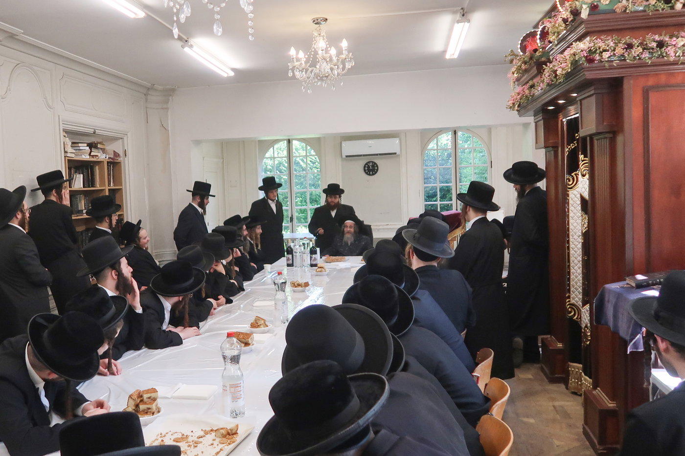 האדמו"ר מקרעטשניף סיגעט בביקור באנטווערפן 