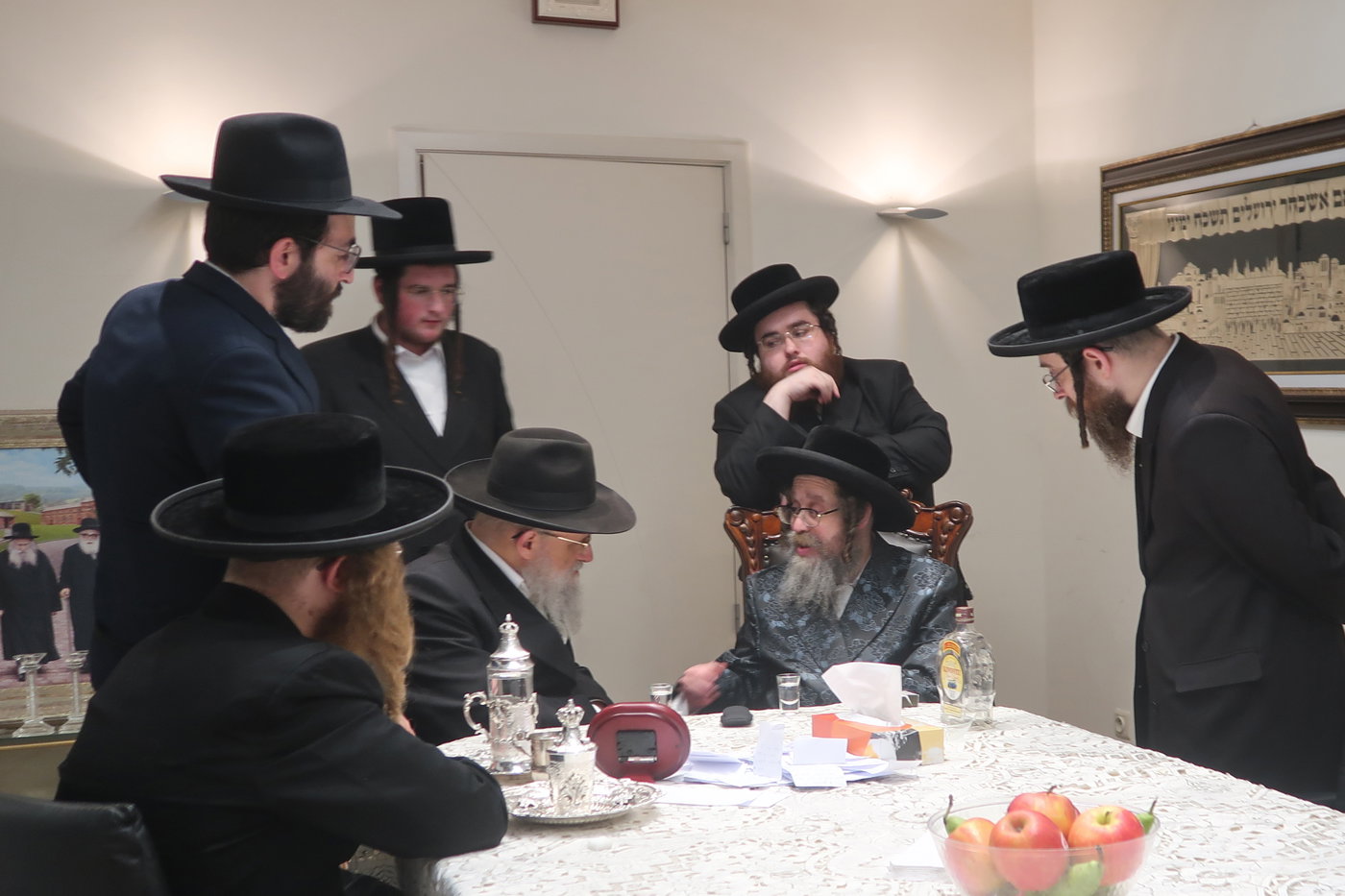 האדמו"ר מקרעטשניף סיגעט בביקור באנטווערפן 