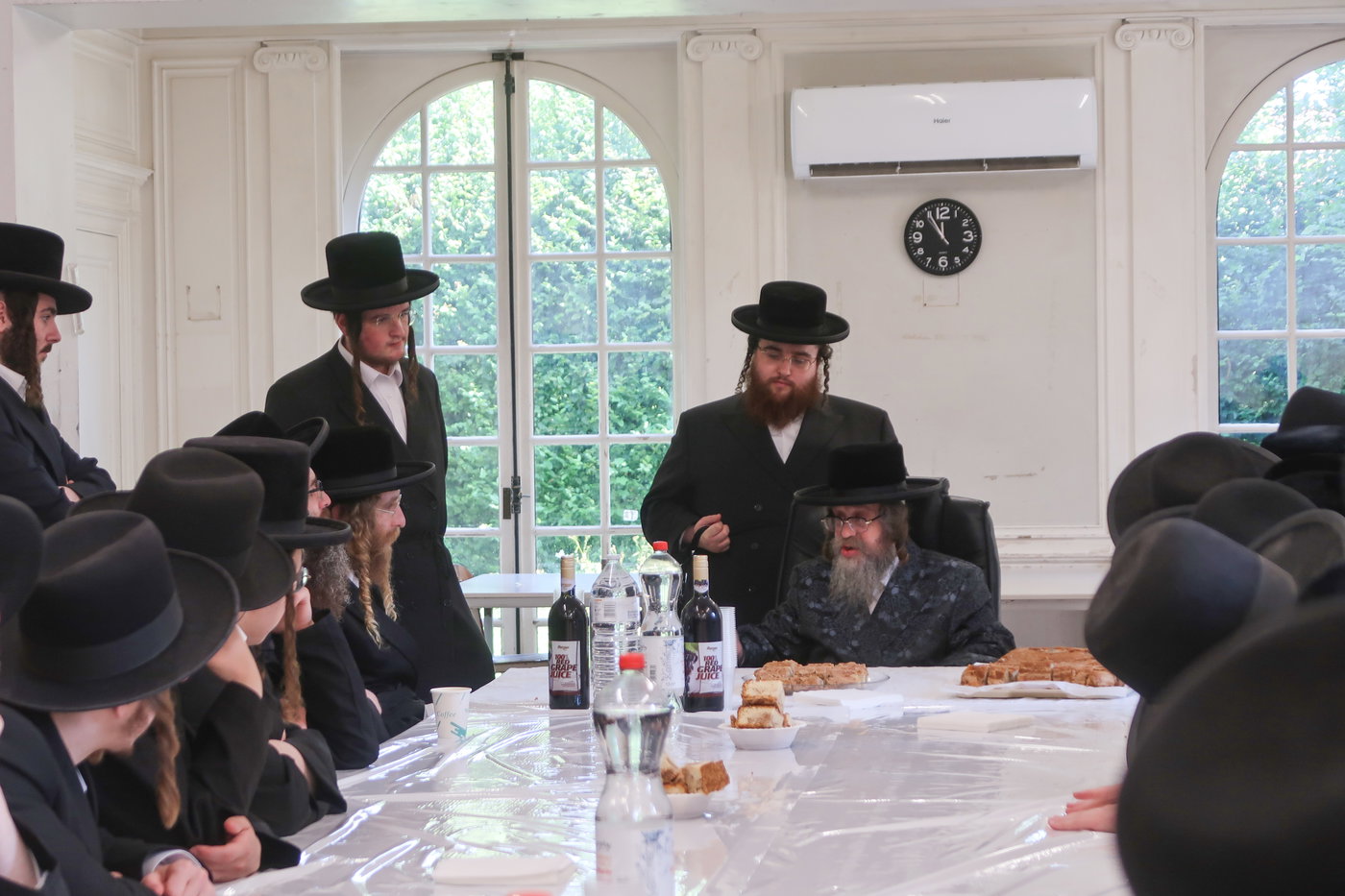 האדמו"ר מקרעטשניף סיגעט בביקור באנטווערפן 