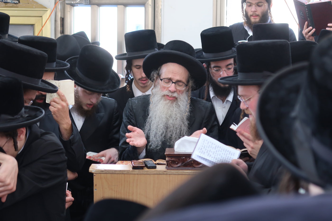 האדמו"ר מצאנז זוועהיל בביקור בארץ
