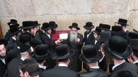האדמו"ר מצאנז זוועהיל בביקור בארץ