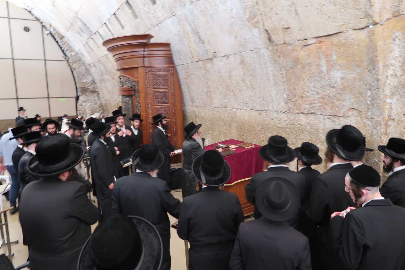 האדמו"ר מצאנז זוועהיל בביקור בארץ