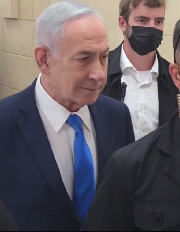 נתניהו בכניסה לדיון, התיישב מול אלקין