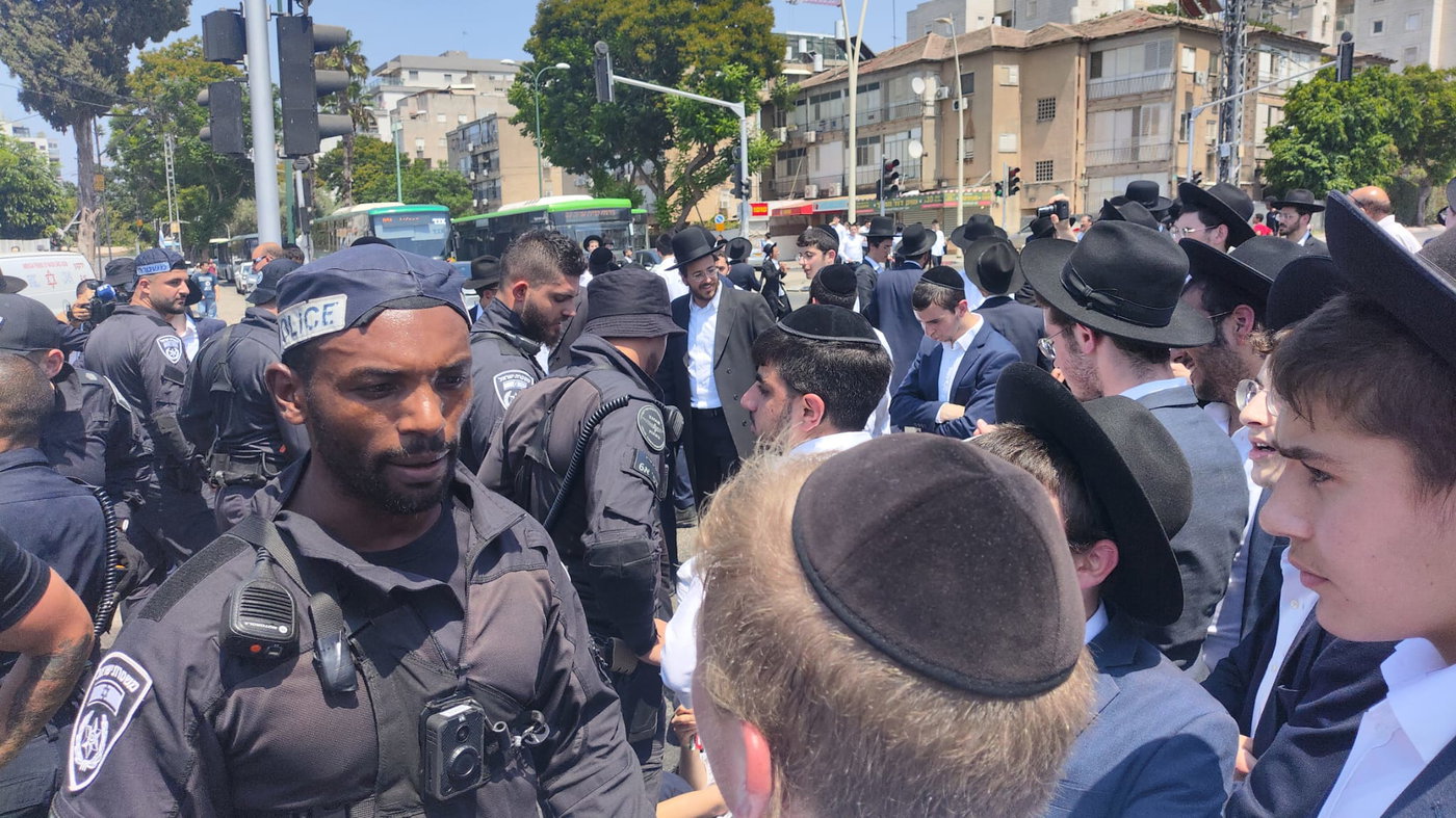 התנגשות ברחובות