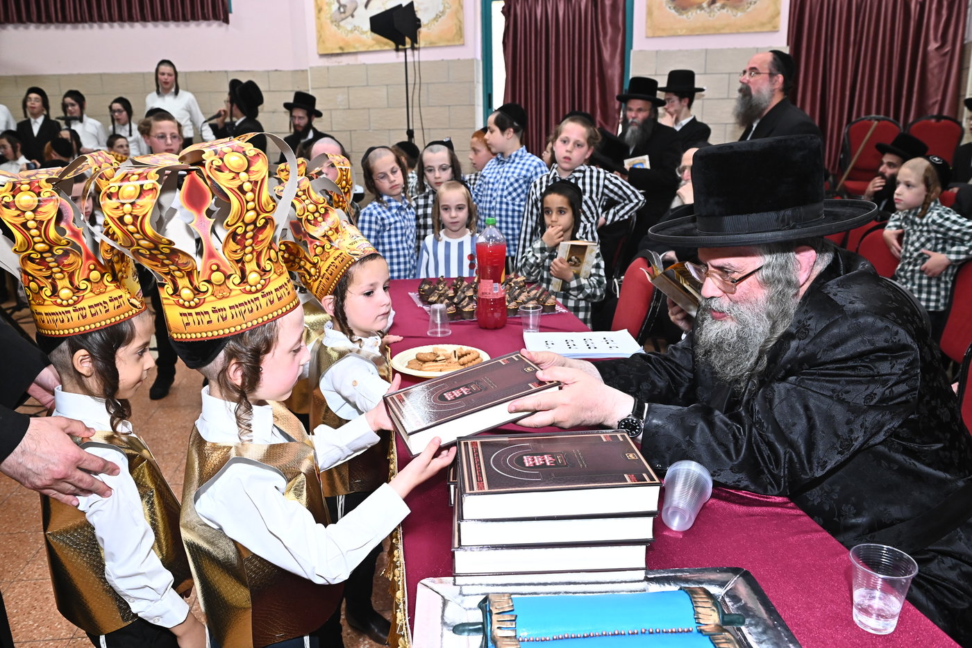 מסיבת חומש בת"ת החסידי בקריית הבעש"ט