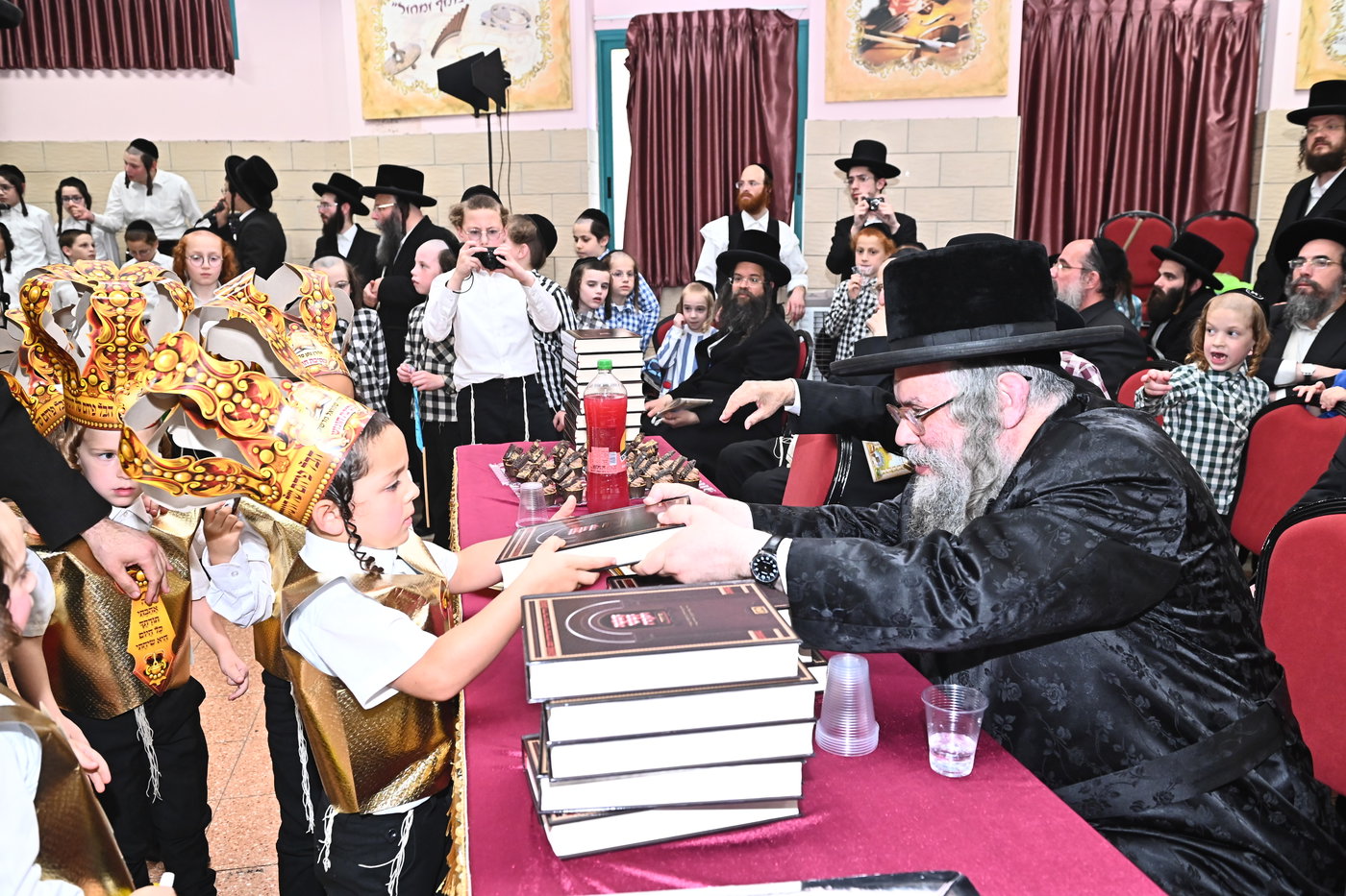 מסיבת חומש בת"ת החסידי בקריית הבעש"ט