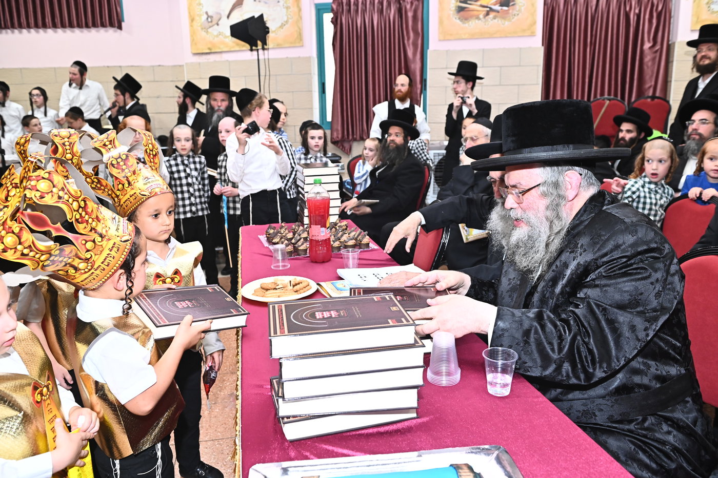 מסיבת חומש בת"ת החסידי בקריית הבעש"ט