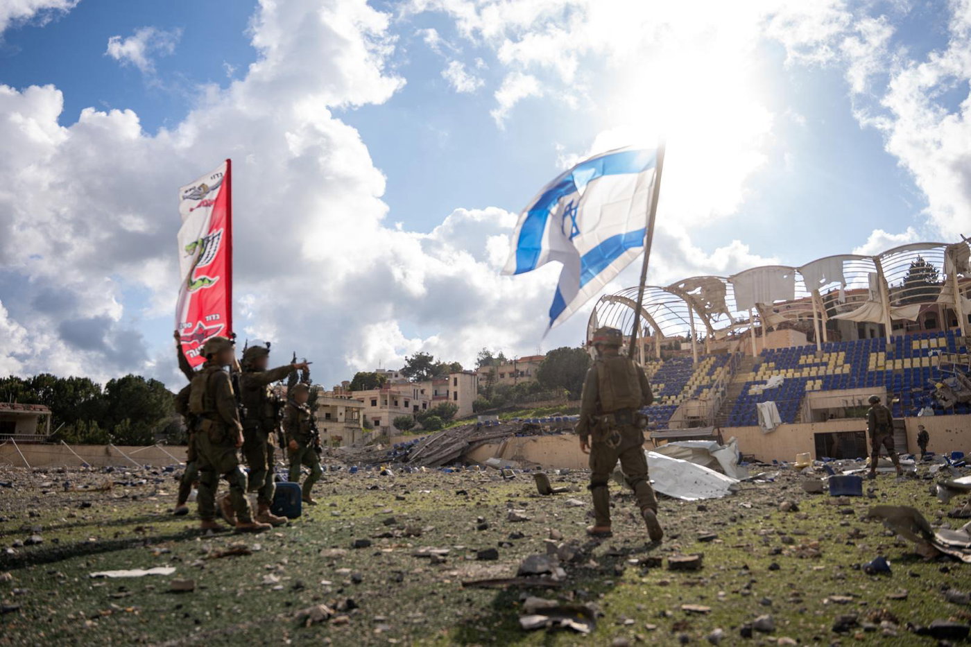 הסמל קרס כמו קורי עכביש: צה"ל מחק את אצטדיון הדגל של נסראללה | צפו