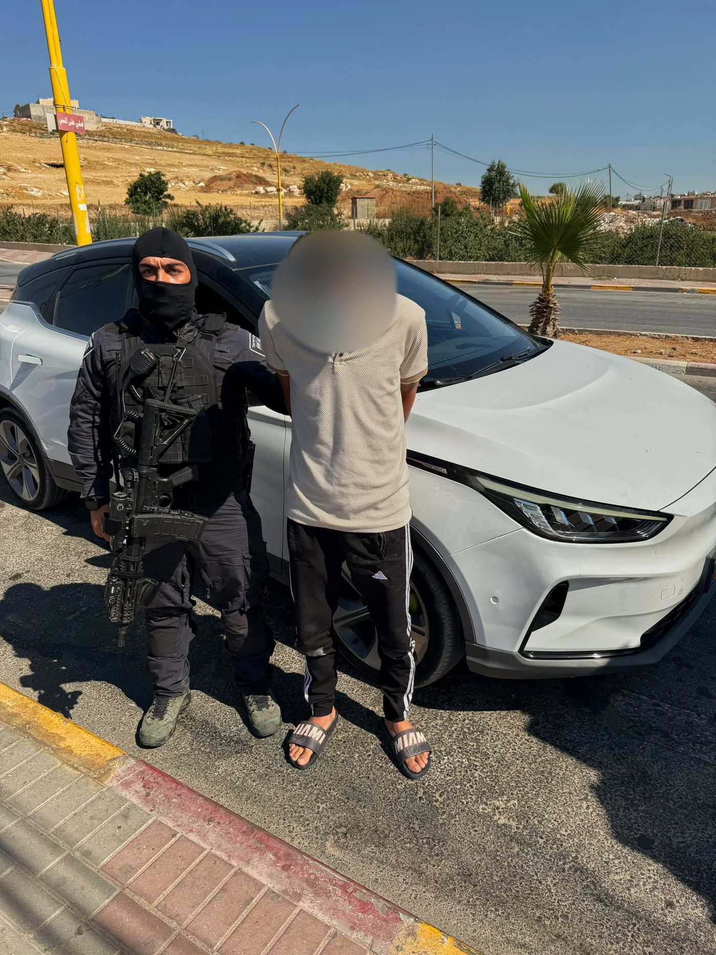 חשב שהוא מתוחכם: זרק מהחלון את המפתחות כשהשוטרים הגיעו