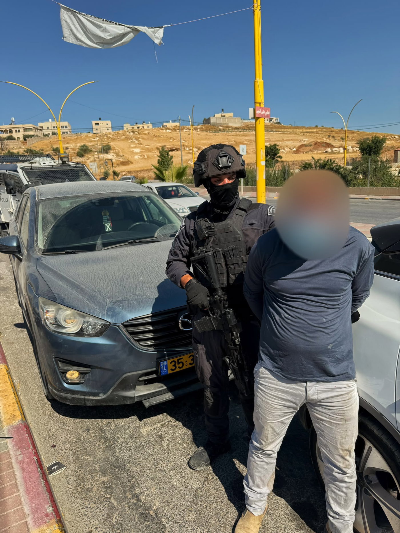 חשב שהוא מתוחכם: זרק מהחלון את המפתחות כשהשוטרים הגיעו