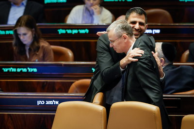 חוק התקשורת הסוער של קרעי אושר סופית במליאה| גולן: "נקרע אותו לגזרים"