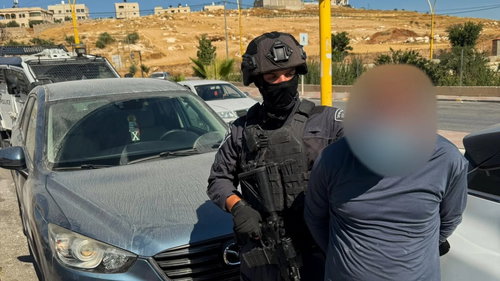 חשב שהוא מתוחכם: זרק מהחלון את המפתחות כשהשוטרים הגיעו