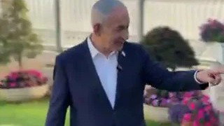"תראה איזה עציץ", הצביע נתניהו - ועבר לתקוף בסרטון לרשת את גדי | צפו