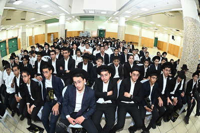 מעמד "צידה לדרך" למאות תלמידים העולים לישיבות קטנות מבני קהילות הספרדים בבני ברק