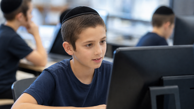 משרד החינוך מכריז: מורה אישית לכל תלמיד בעזרת AI