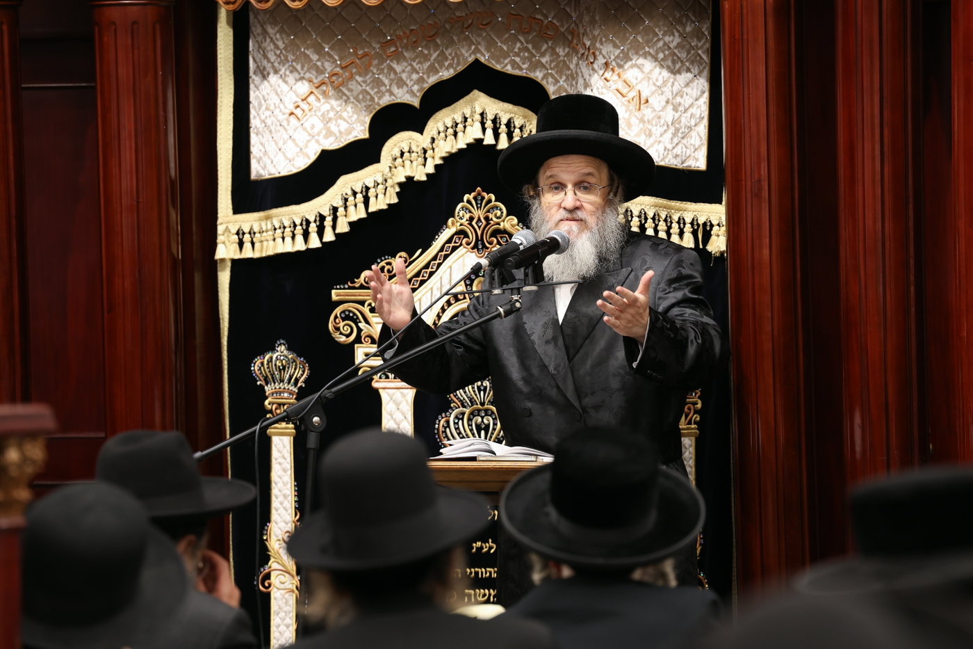 עצרת התעוררות ציפייה לגאולה בראשות האדמו"ר מדינוב
