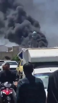 עבודה עברית? שריפת פרצה במתחם קברו של עלי חמינאי 
