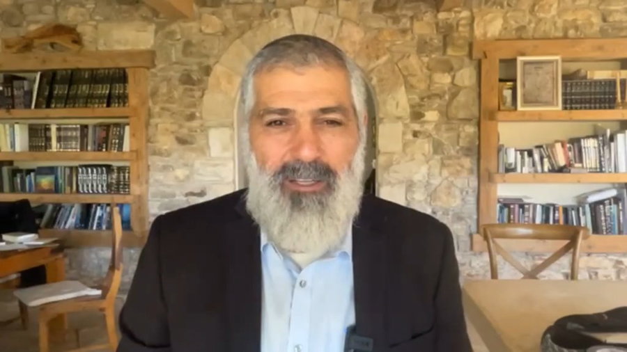 צבי יחזקאלי בפינה מיוחדת לפרשת דברים • צפו