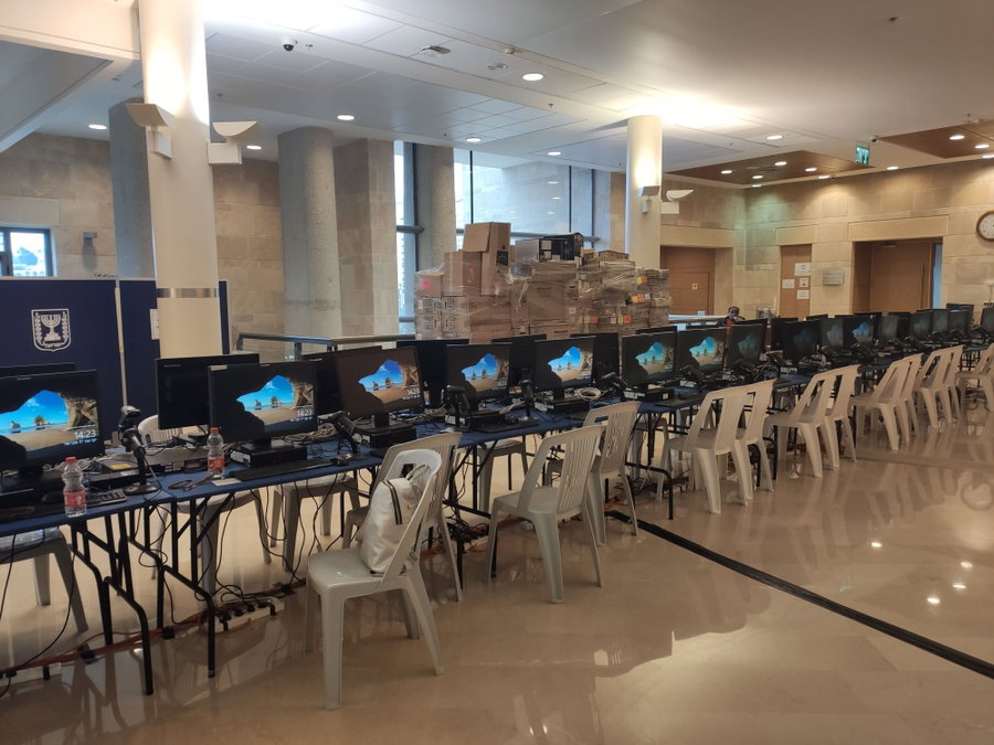 מחשבי ועדת הבחירות בבנין הכנסת