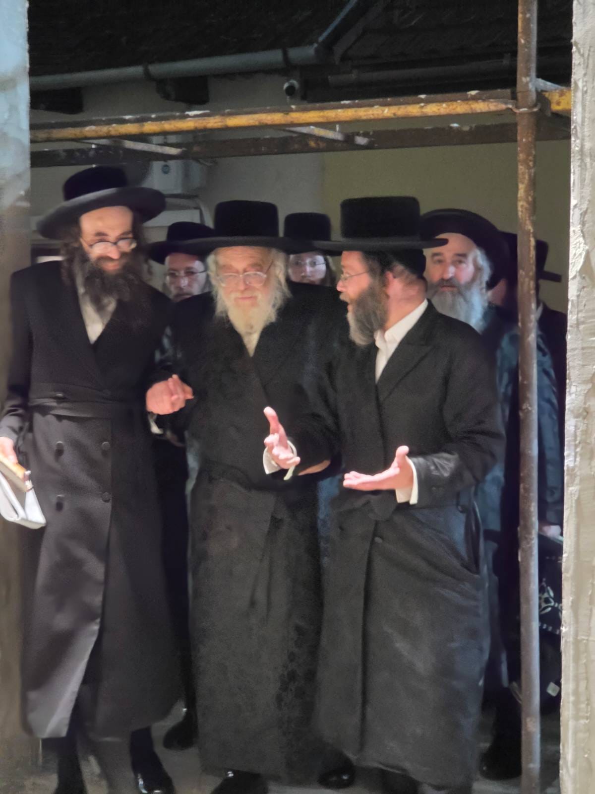 האדמו"ר מתולדות אהרן בקרעסטיר