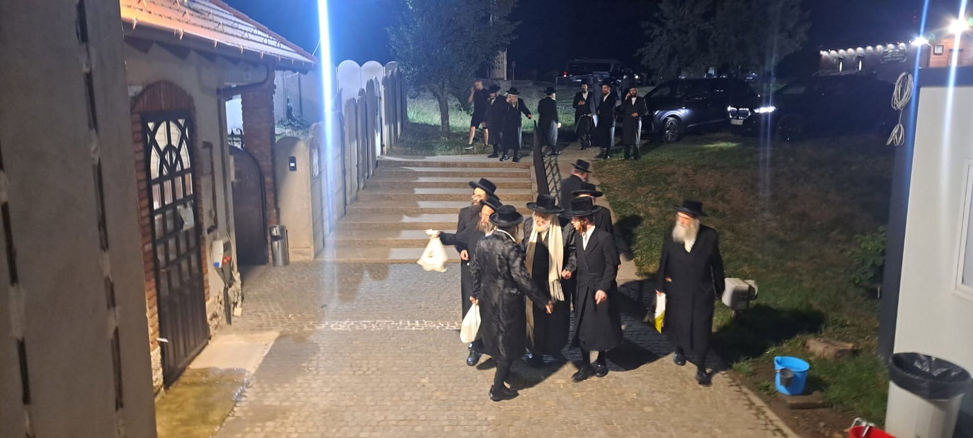 האדמו"ר מתולדות אהרן בקרעסטיר
