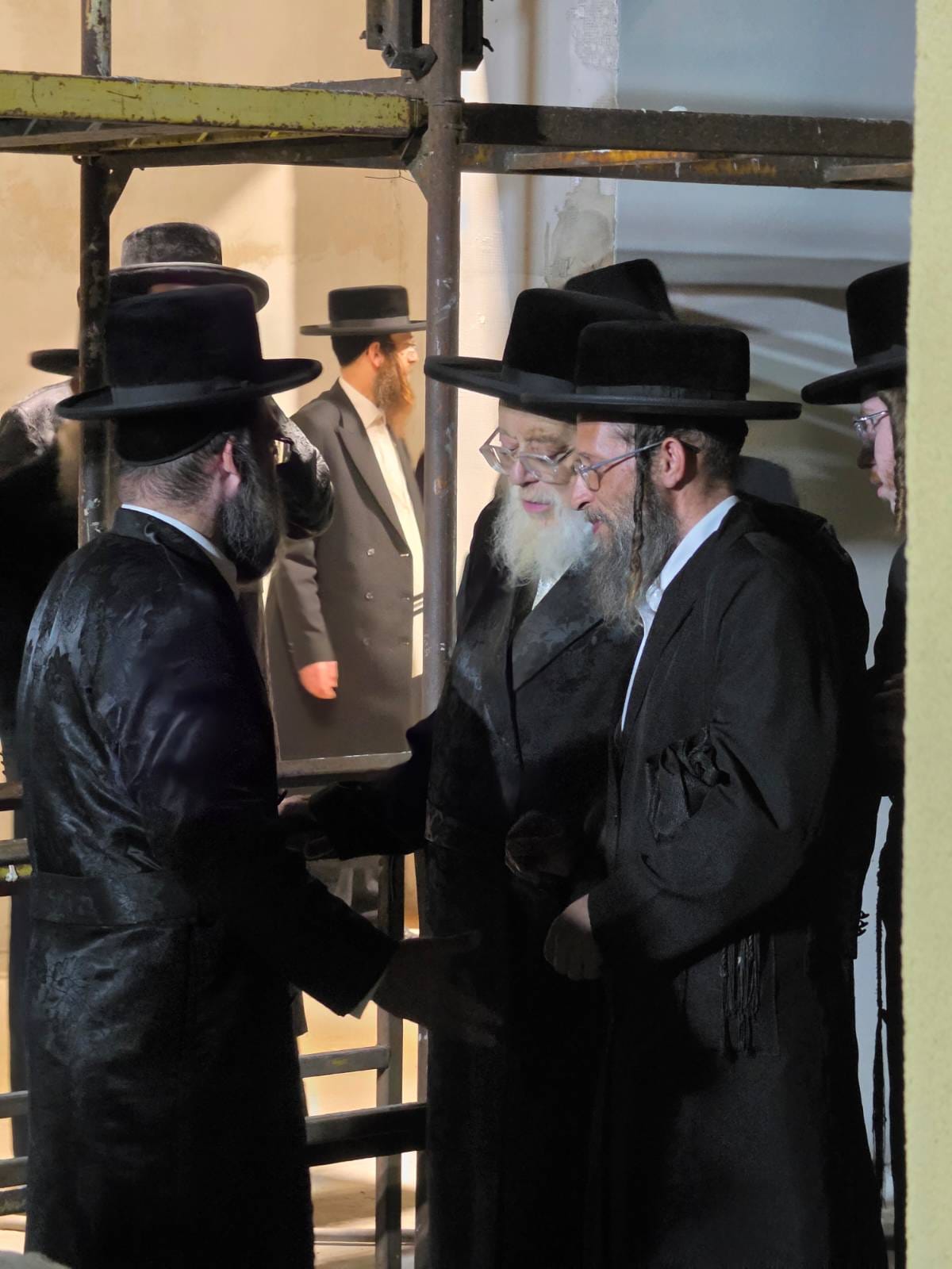 האדמו"ר מתולדות אהרן בקרעסטיר
