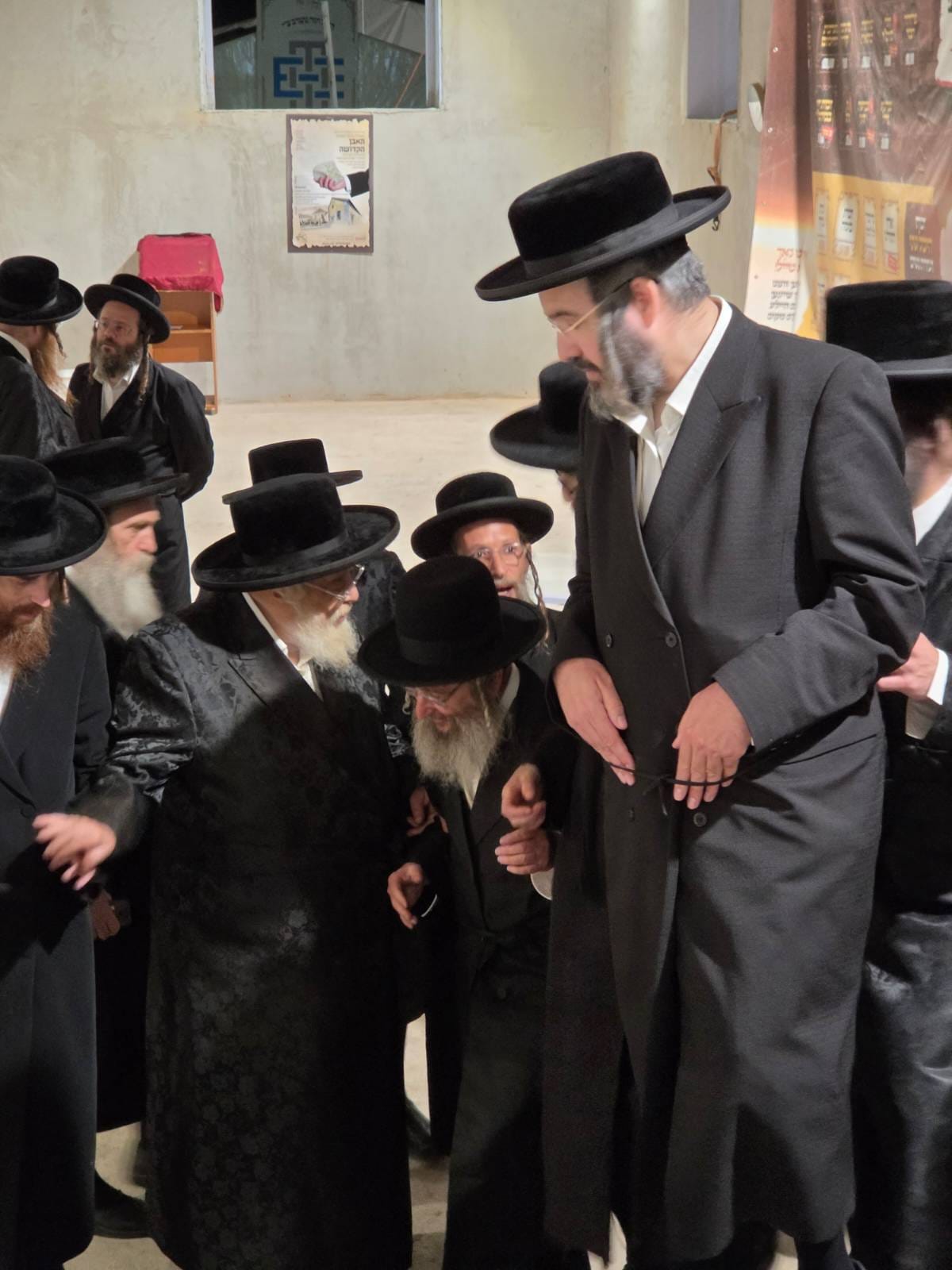 האדמו"ר מתולדות אהרן בקרעסטיר