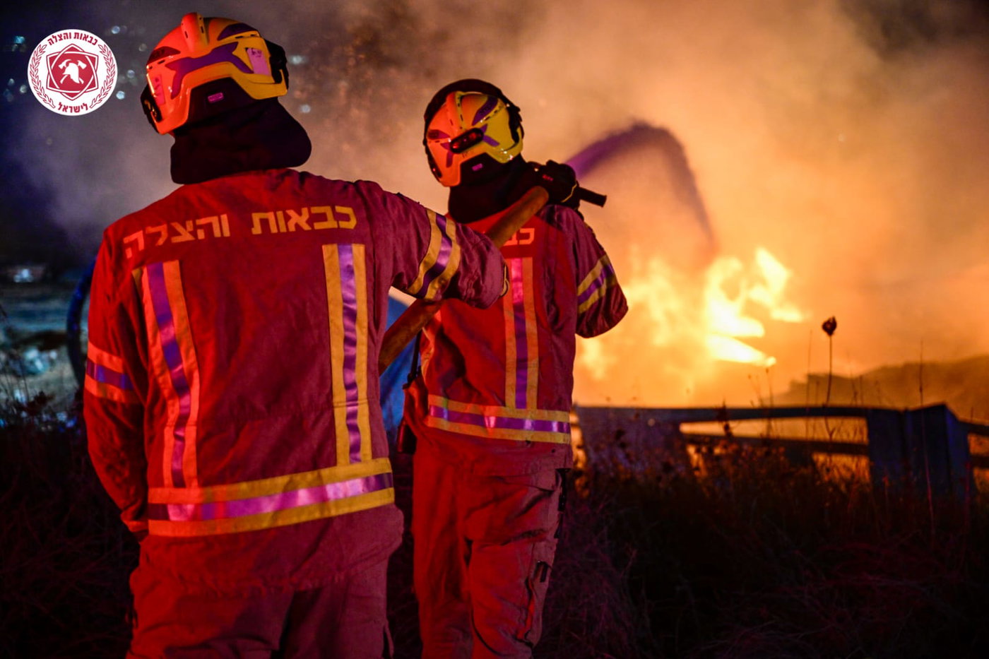 להבות ענק: יישוב שלם פונה, 13 בתים נשרפו, עשרות צוותי כיבוי במקום