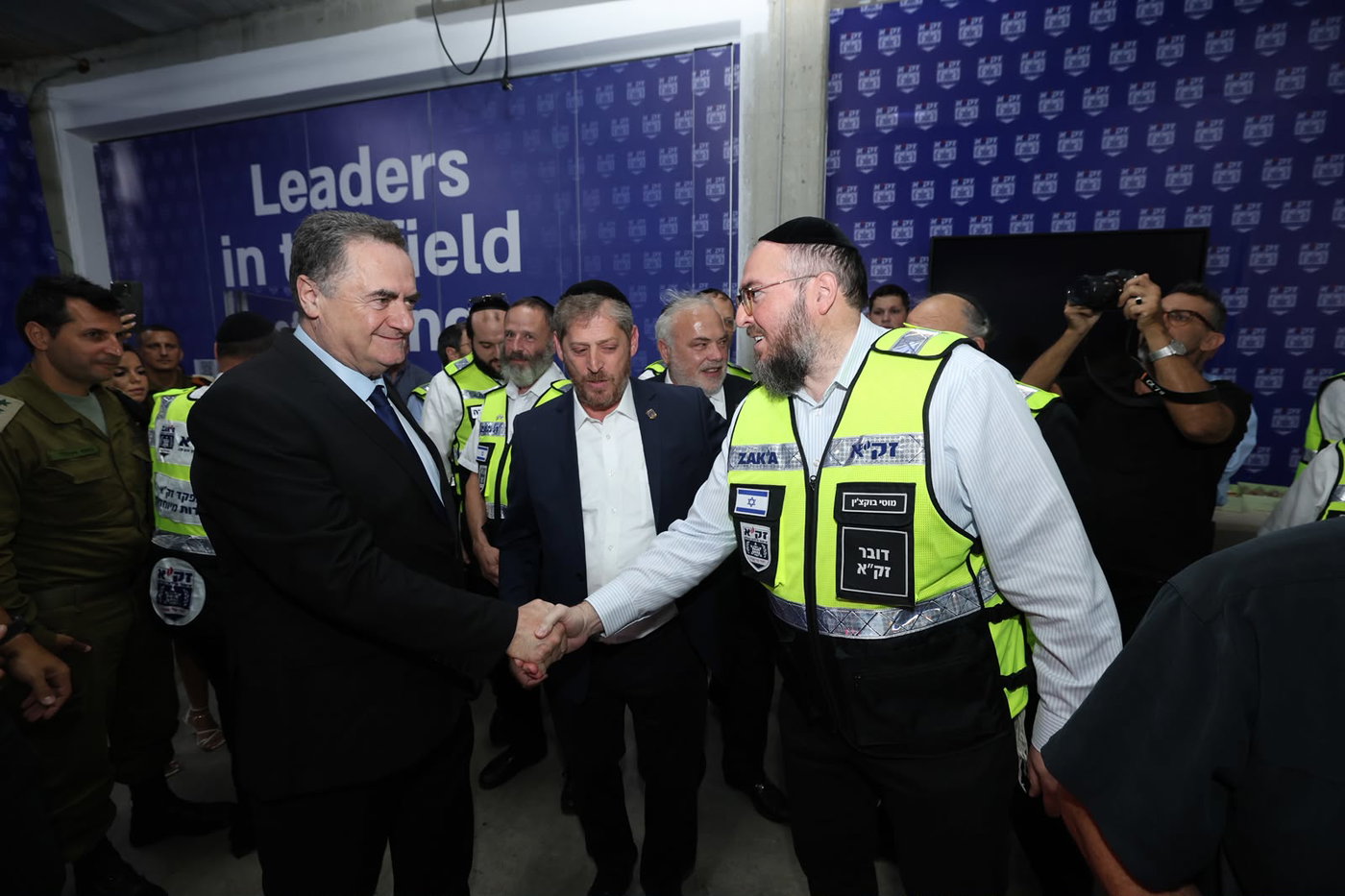 שר הביטחון במרלו"ג זק"א