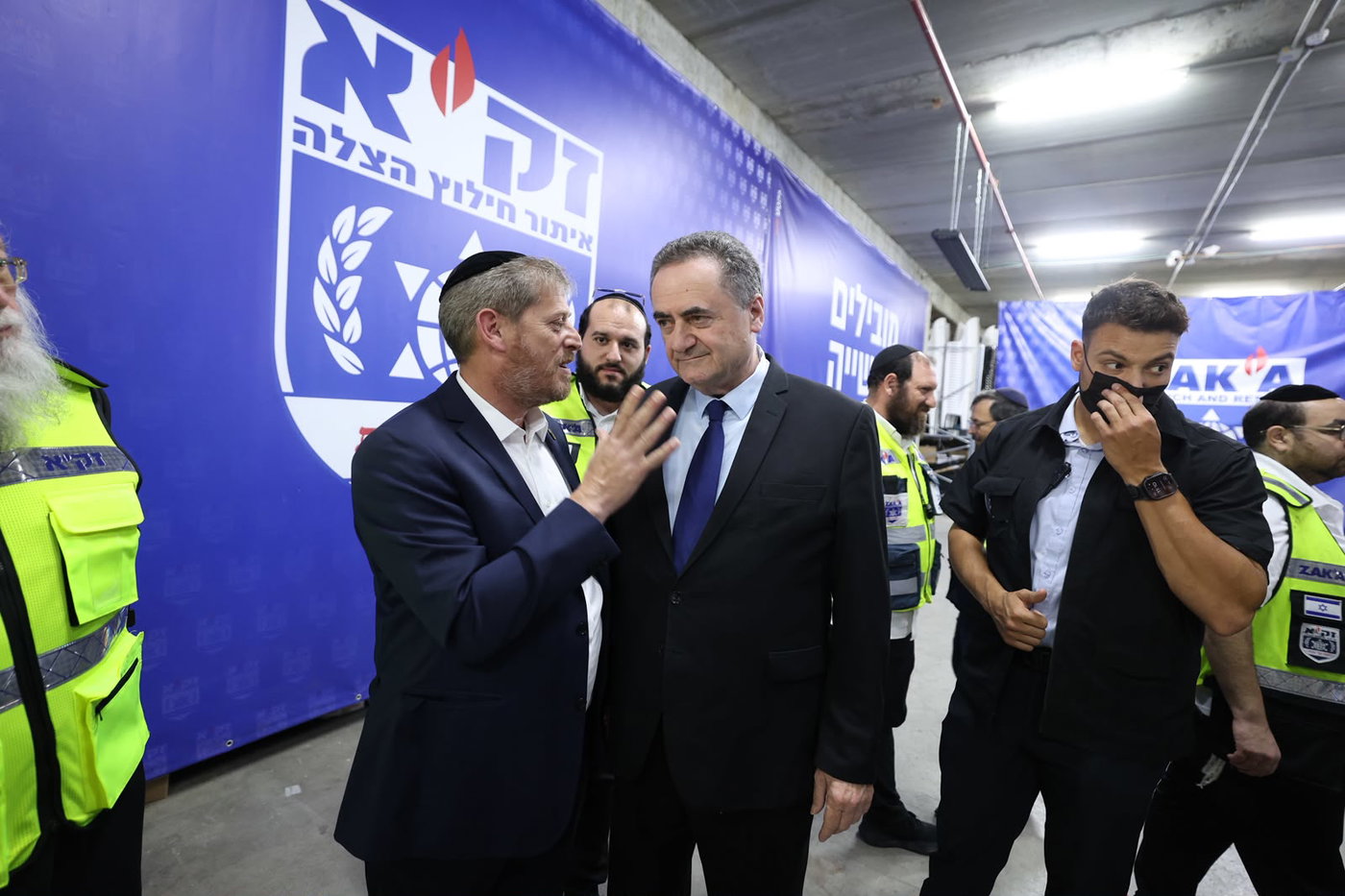 שר הביטחון במרלו"ג זק"א