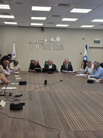 נתניהו בוועדה, היום