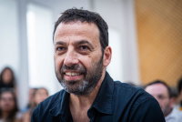 העיתונאי רביב דרוקר
