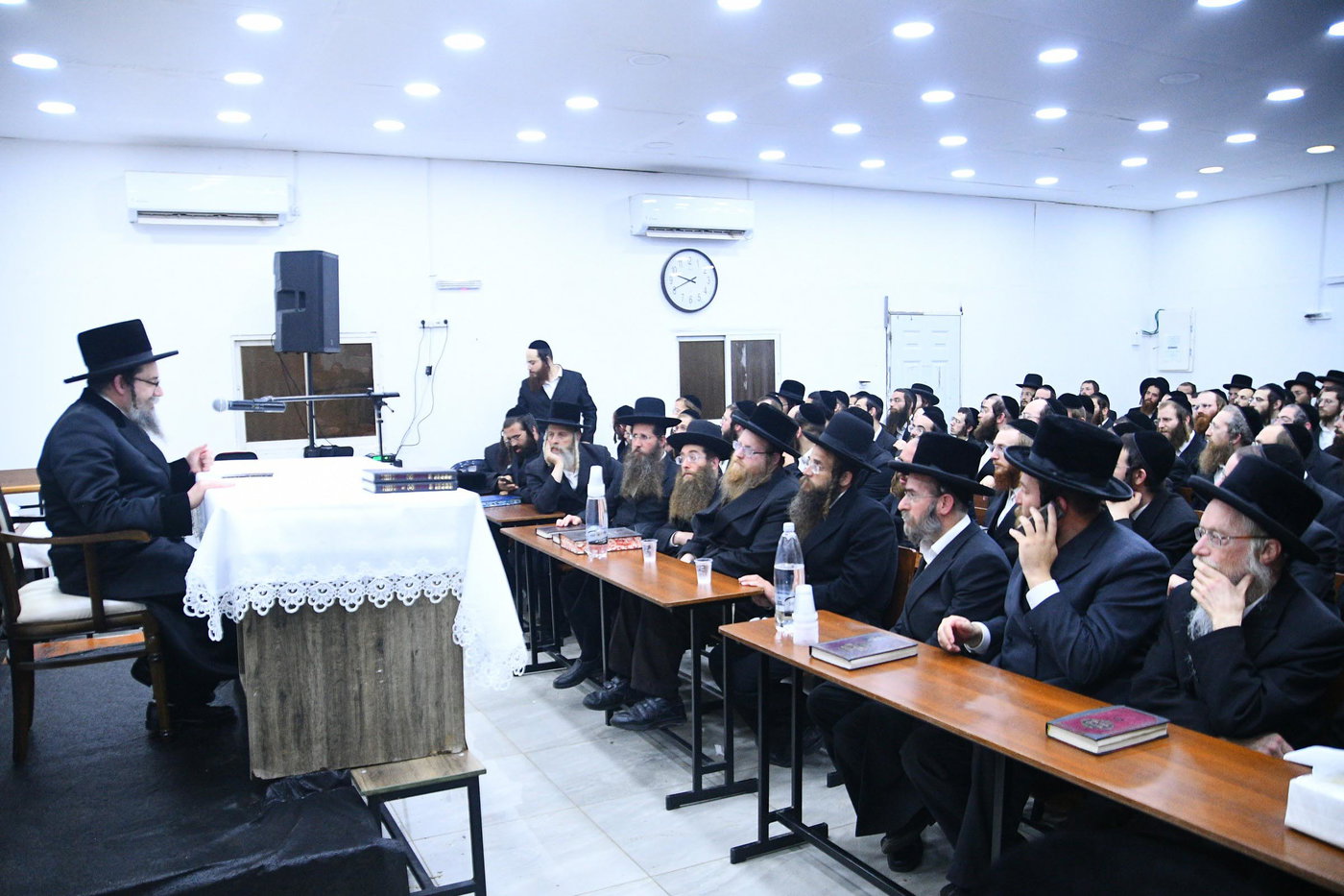 האמו"ר מסקולען ירושלים בשיעור בעמנואל 