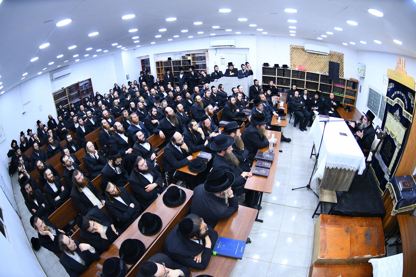 האמו"ר מסקולען ירושלים בשיעור בעמנואל 