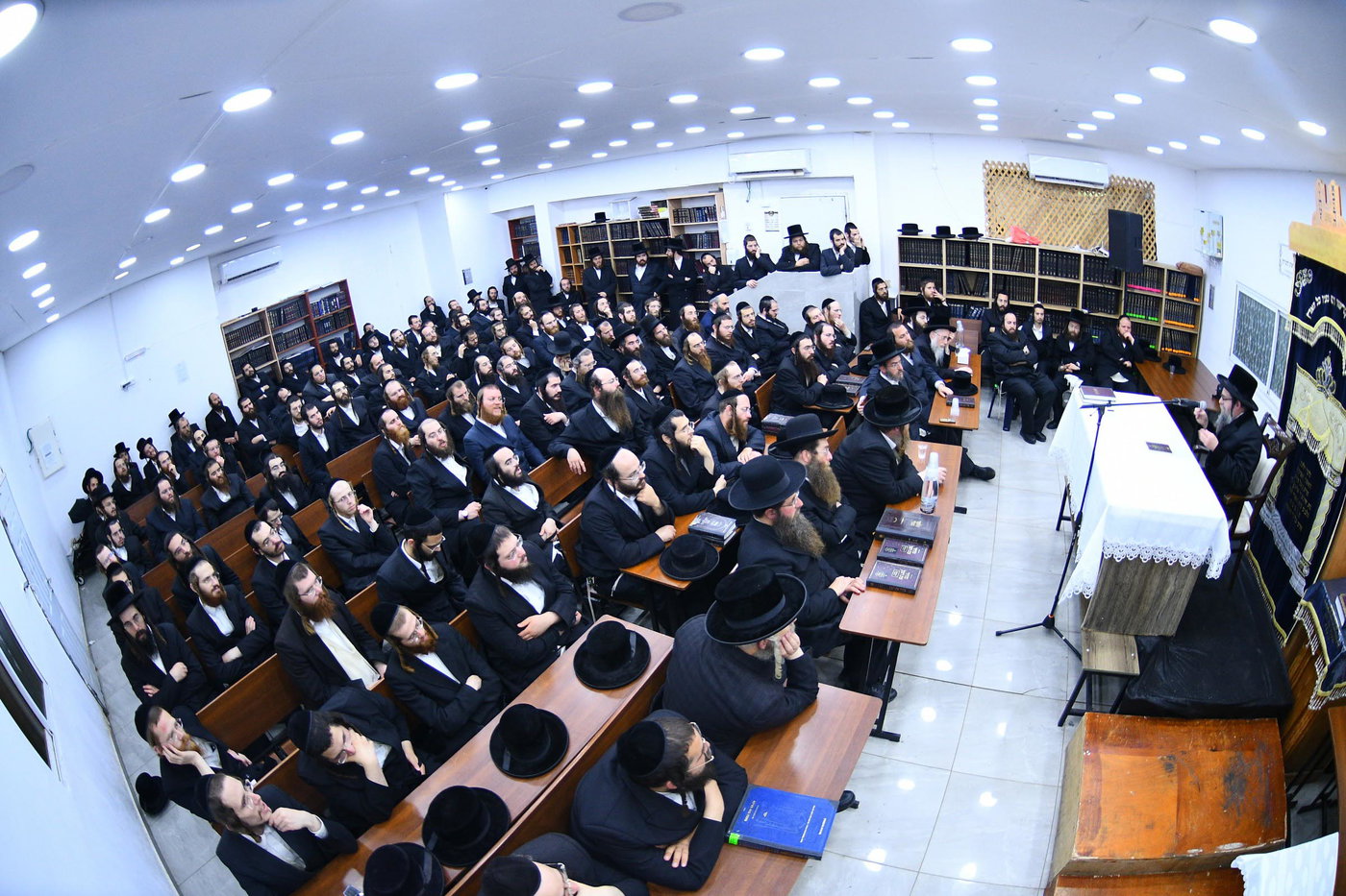 האמו"ר מסקולען ירושלים בשיעור בעמנואל 