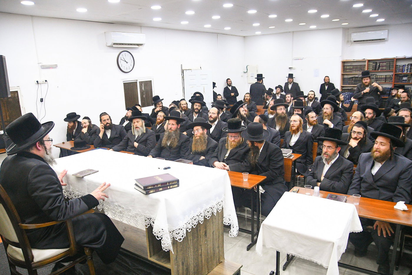 האמו"ר מסקולען ירושלים בשיעור בעמנואל 