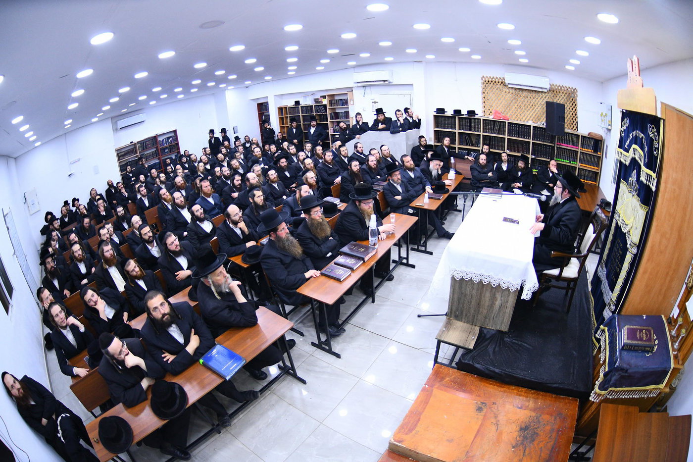 האמו"ר מסקולען ירושלים בשיעור בעמנואל 