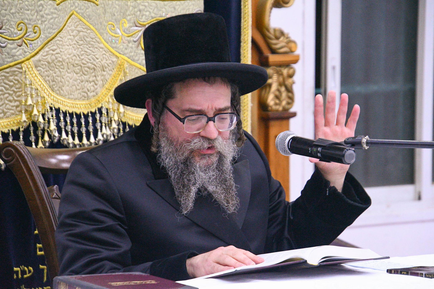 האמו"ר מסקולען ירושלים בשיעור בעמנואל 