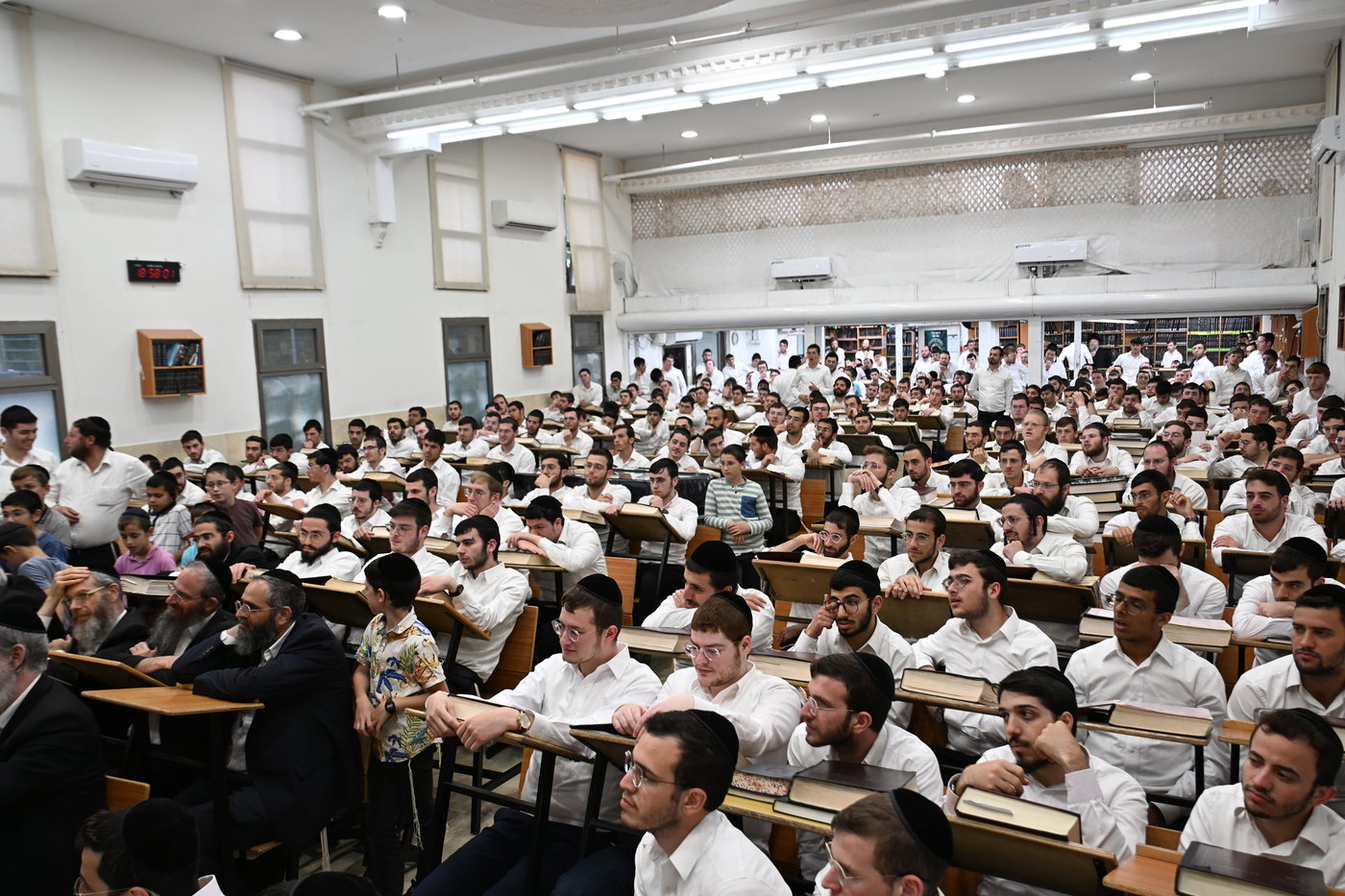 רבי אלימלך בידרמן בישיבת רנה של תורה בכרמיאל