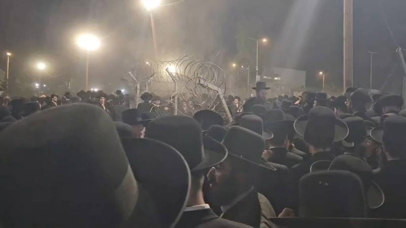 "לפרק, לפרק": ניסיונות להפיל את גדר כלא 10 בשולי העצרת | צפו