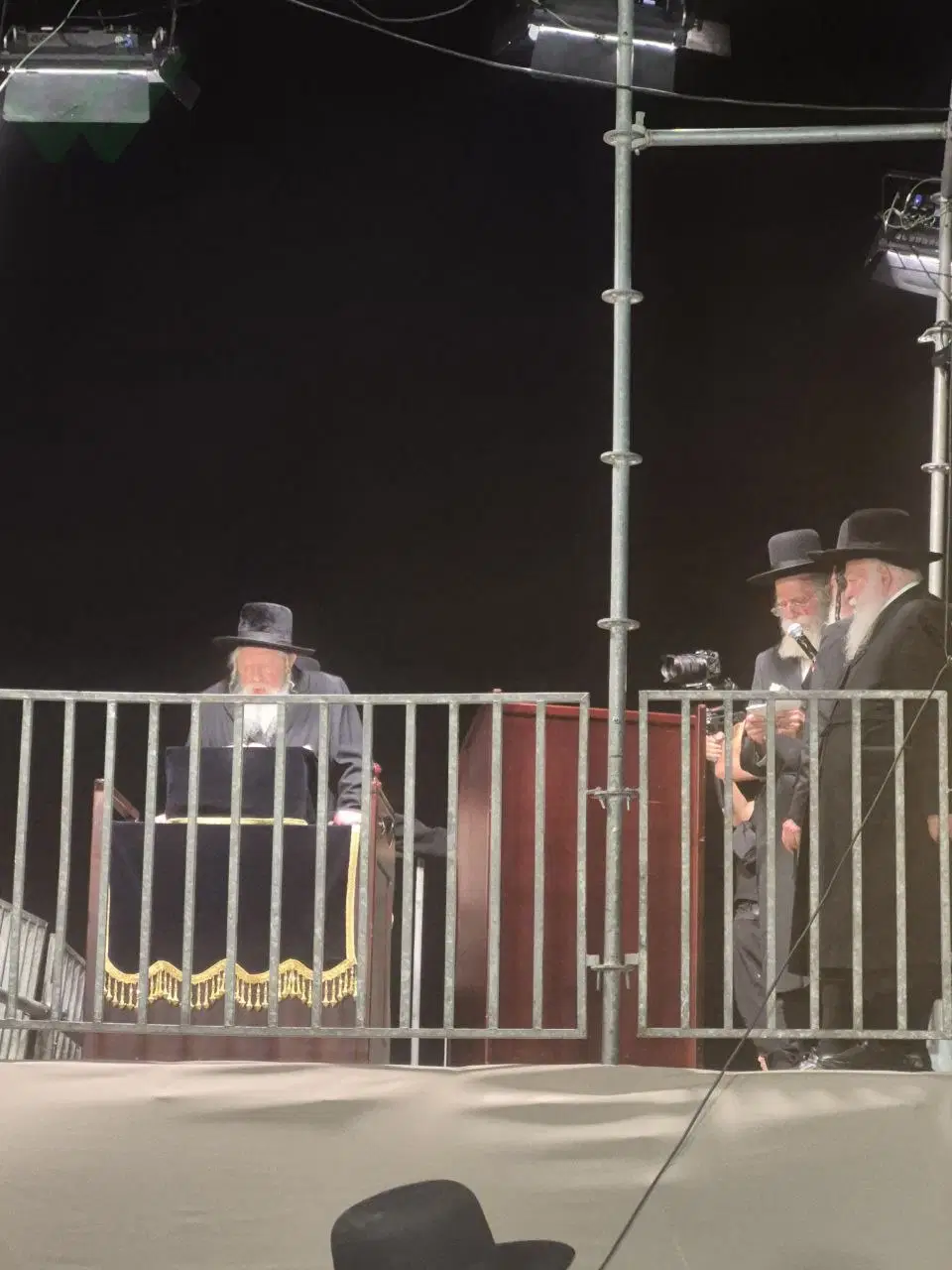 האדמו"ר מגור במקום