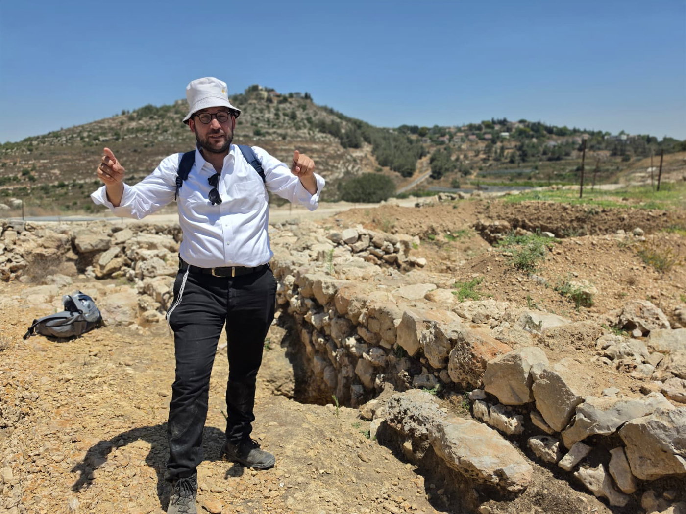 שרידי המבנה העתיק המזוהה בידי הארכיאולוגים כ"בית דין אחיה השילוני"
