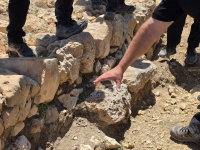 שרידי המבנה העתיק במשכן שילה המזוהה כבית דין אחיה השילוני