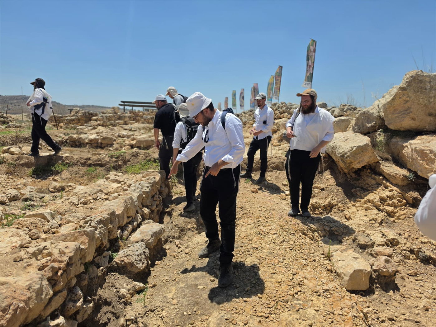 שרידי המבנה העתיק במשכן שילה המזוהה כבית דין אחיה השילוני