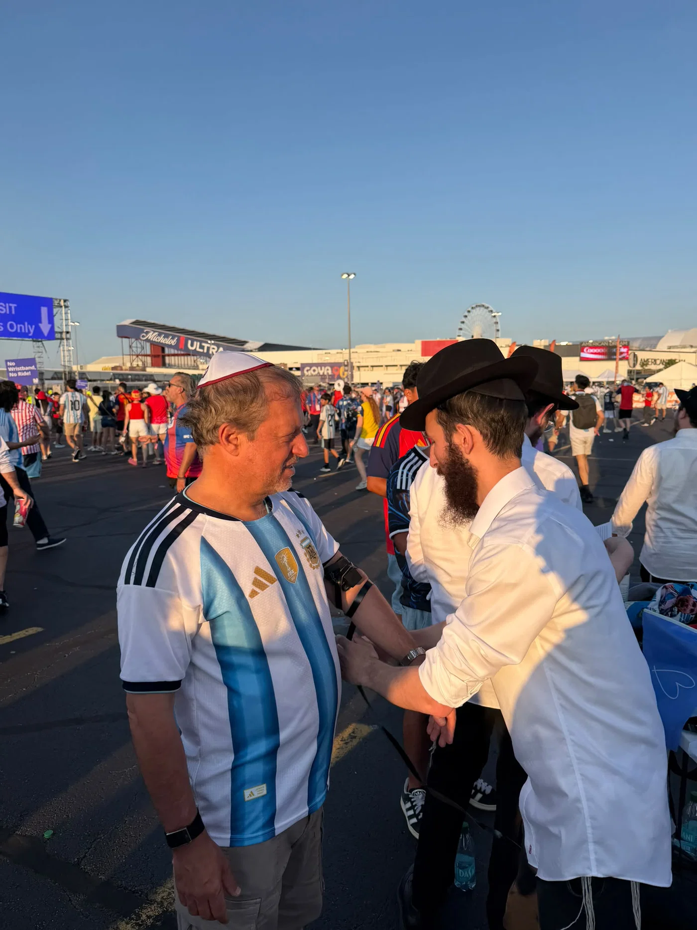 "עשינו לו בדמעות": היהודי מארגנטינה שסגר מעגל מחוץ למגרש המונדיאל