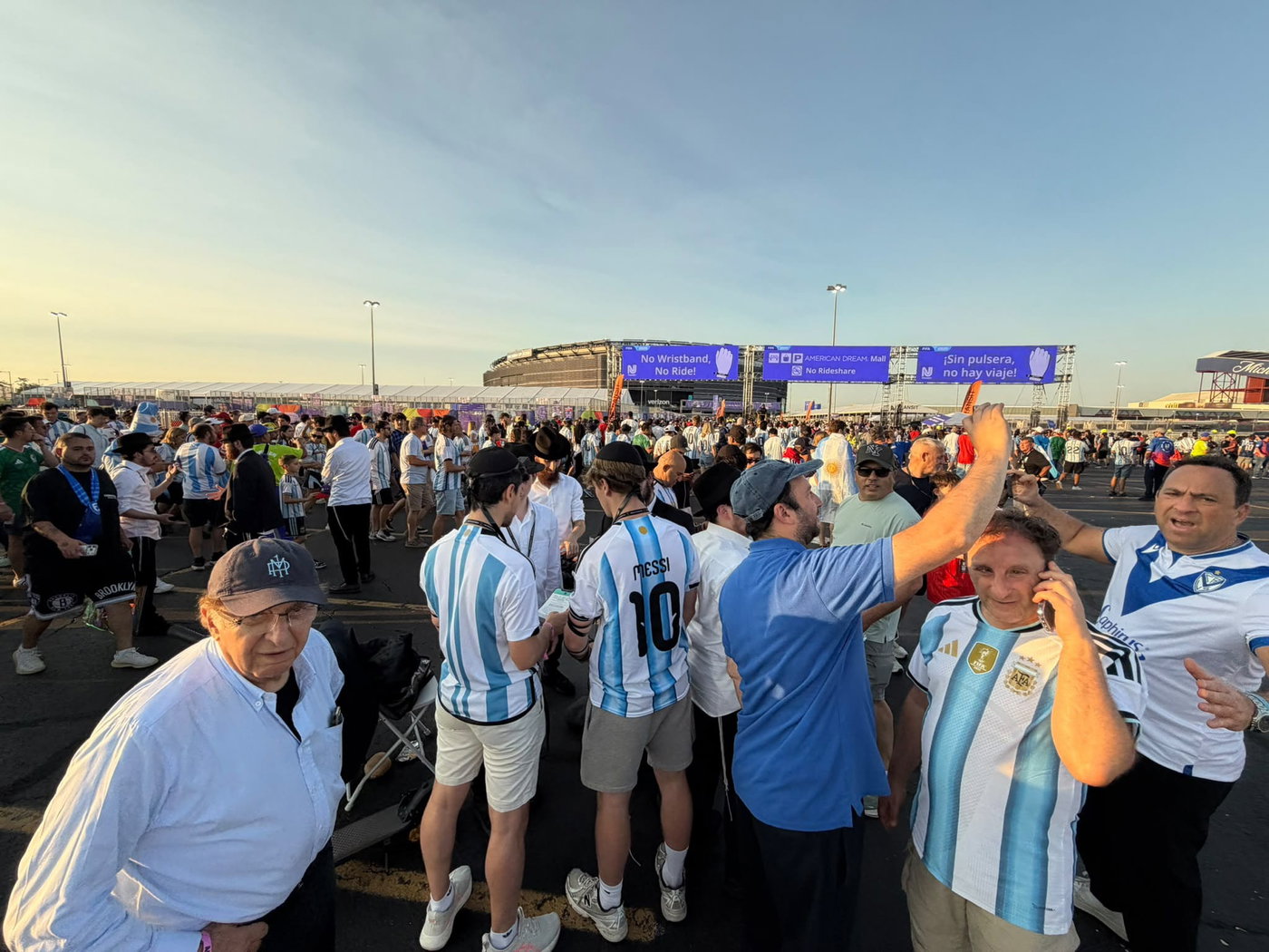 "עשינו לו בדמעות": היהודי מארגנטינה שסגר מעגל מחוץ למגרש המונדיאל
