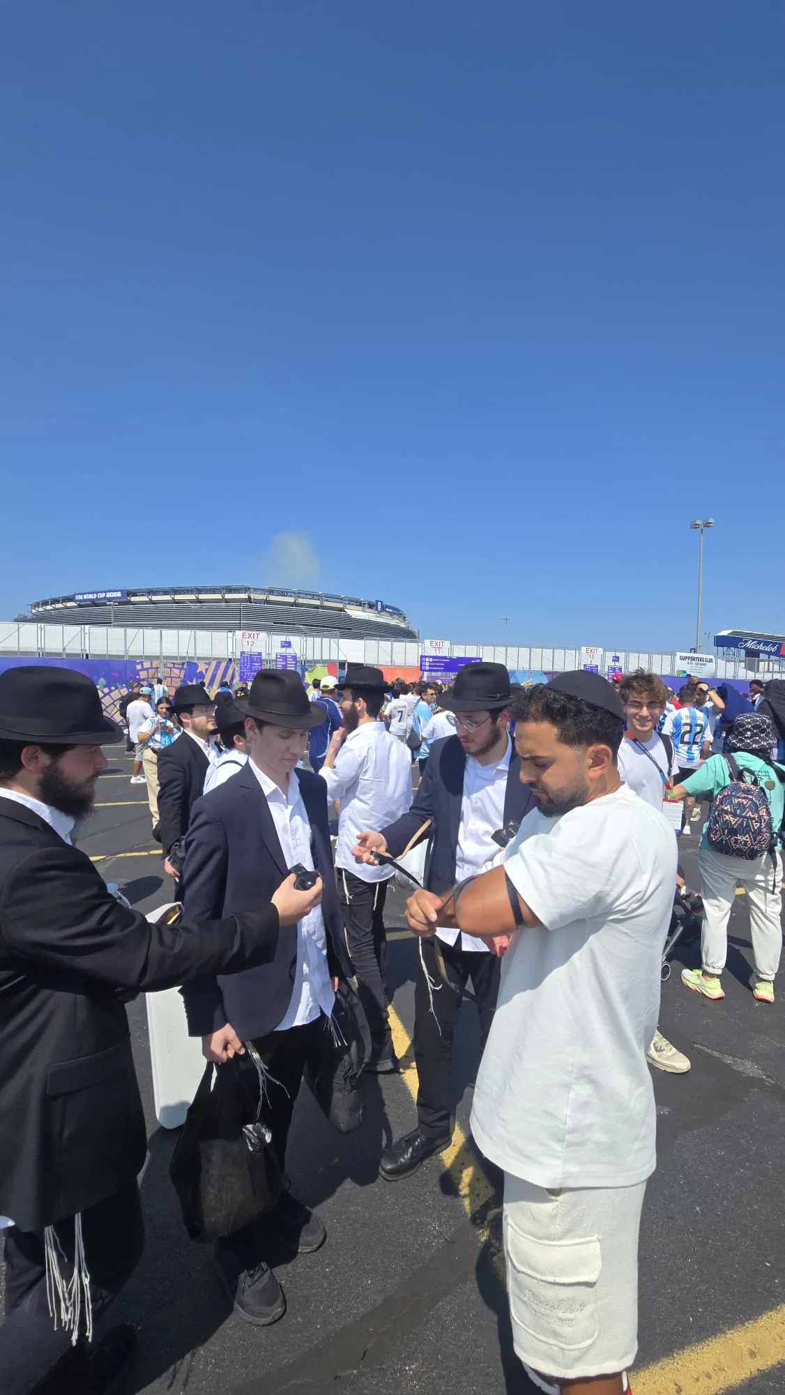 "עשינו לו בדמעות": היהודי מארגנטינה שסגר מעגל מחוץ למגרש המונדיאל
