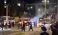 ירושלים בוערת: מסילת הרכבת הוצתה במהלך מחאות על מעצר אברך | צפו