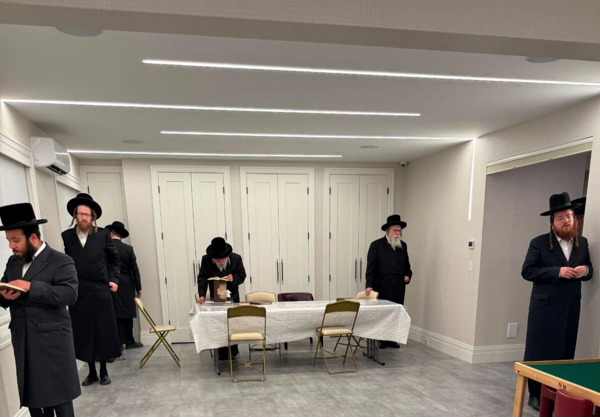 הגה"צ רבי יצחק משה ארלנגר בקריית יואל