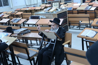 הגר"מ צדקה בביקור בחניכי הישיבות באשדוד